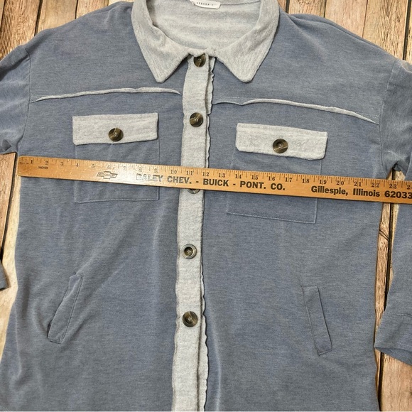 Reborn J Women’s Blue/Gray Top Button Top Long Sleeves Raw Hem Hem Accent Size L - Picture 3 of 8